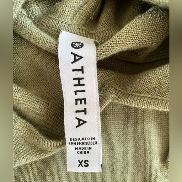 Athleta Evergreen Hooded Knit Sweater Olive Green
Casual Pullover XSmall hoodie - Picture 6 of 11